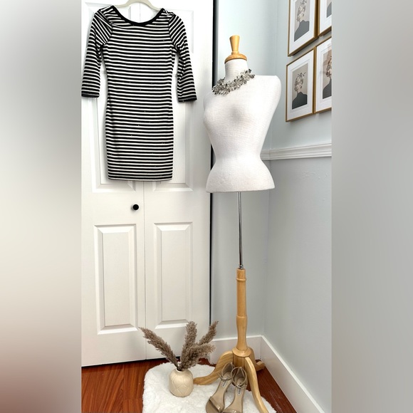 Beautiful Like New Black & White Sequins Stripe Express Dress Size XS 🖤🤍 - Picture 1 of 6